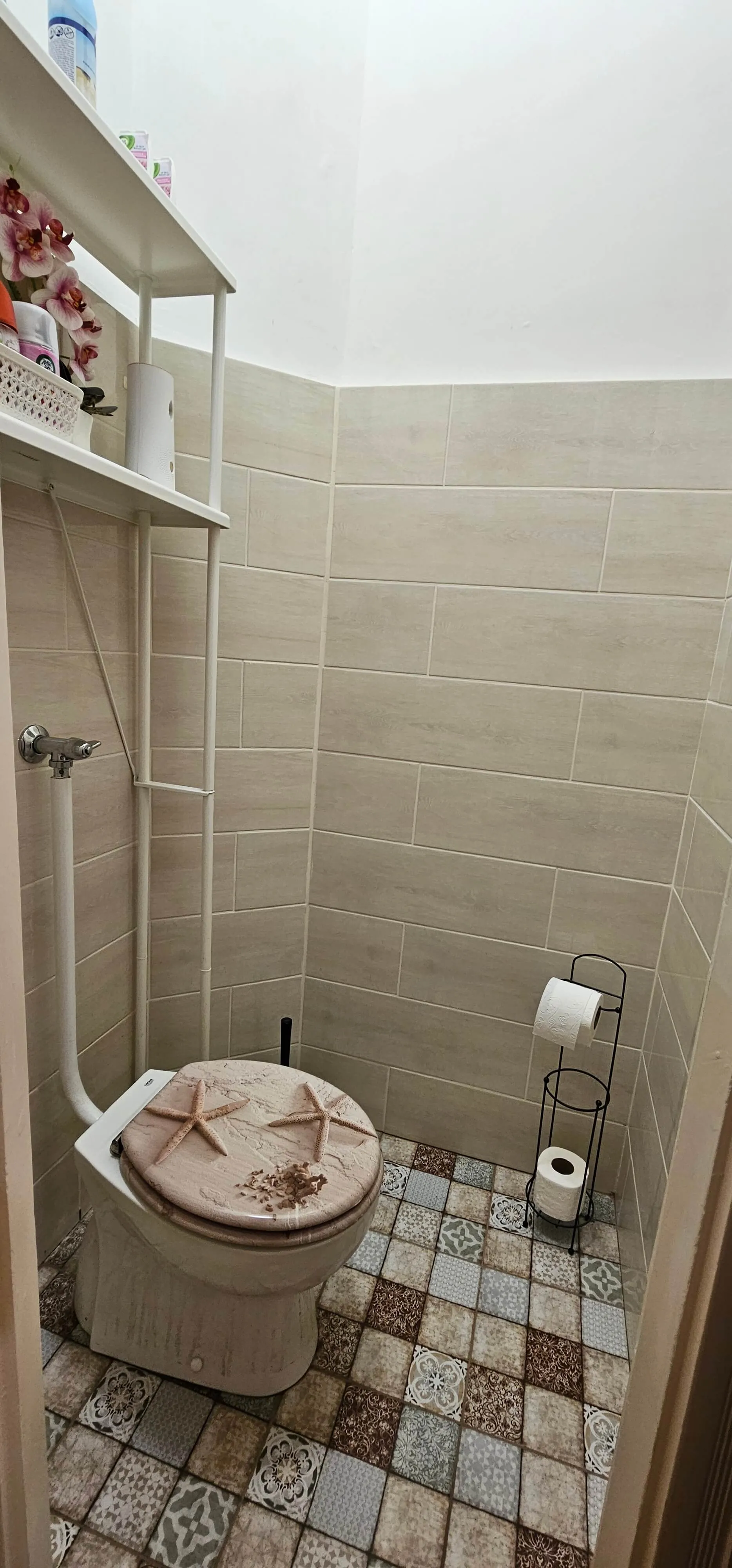Modern WC